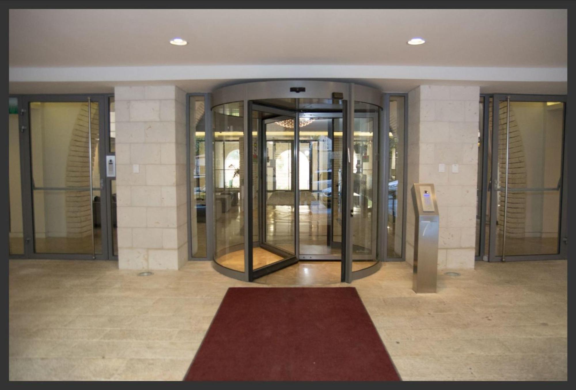 Kook Isrentals - Aparthotels In City Center Иерусалим Экстерьер фото